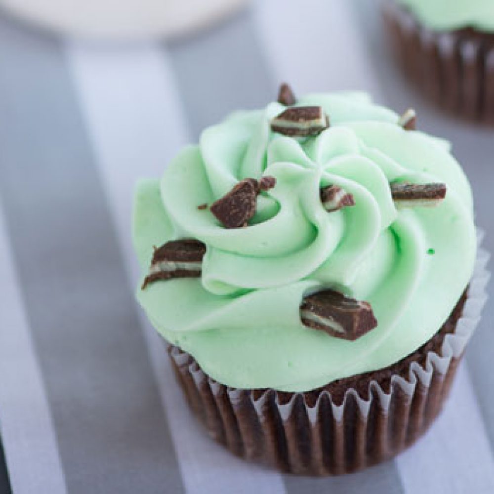 Mint-Chocolate-Cupcakes-Web-p7vaix3mvee055wtpeb55rqxxklh5wn31zgy03ql8w