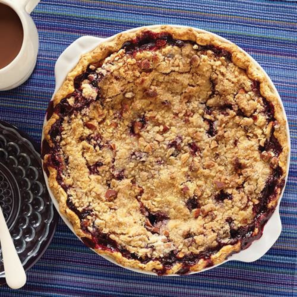 almond-crunch-blueberry-pie